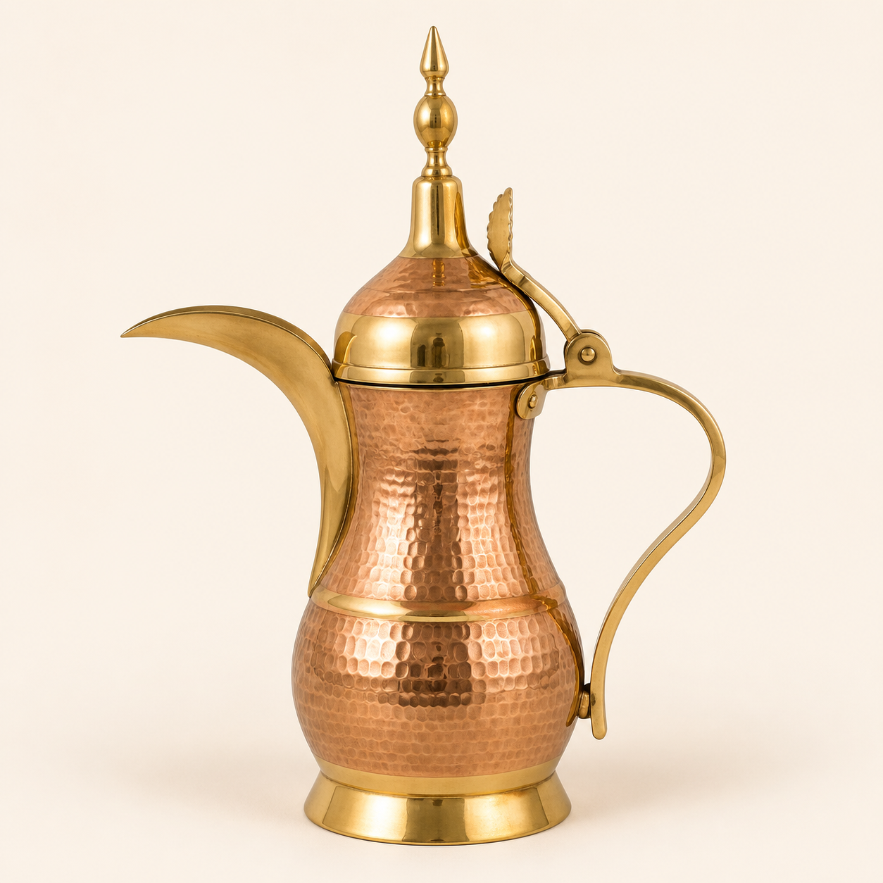 دلة قهوة عربية نحاسية